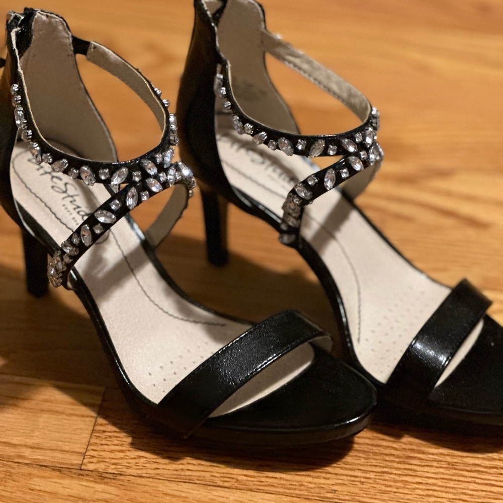 Lifestride flex rhinestone sandal heels